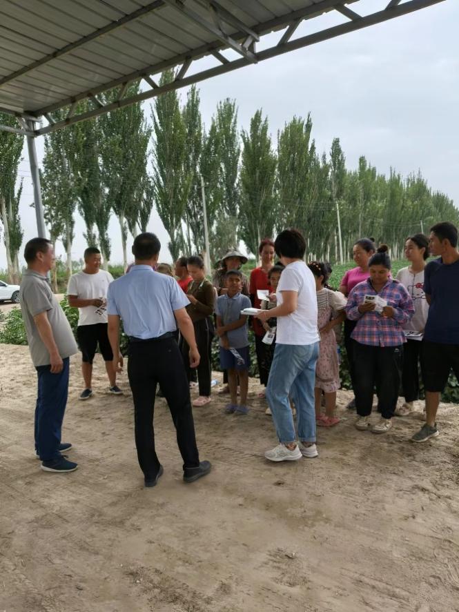  土壤改良与培肥团队赴十四师指...